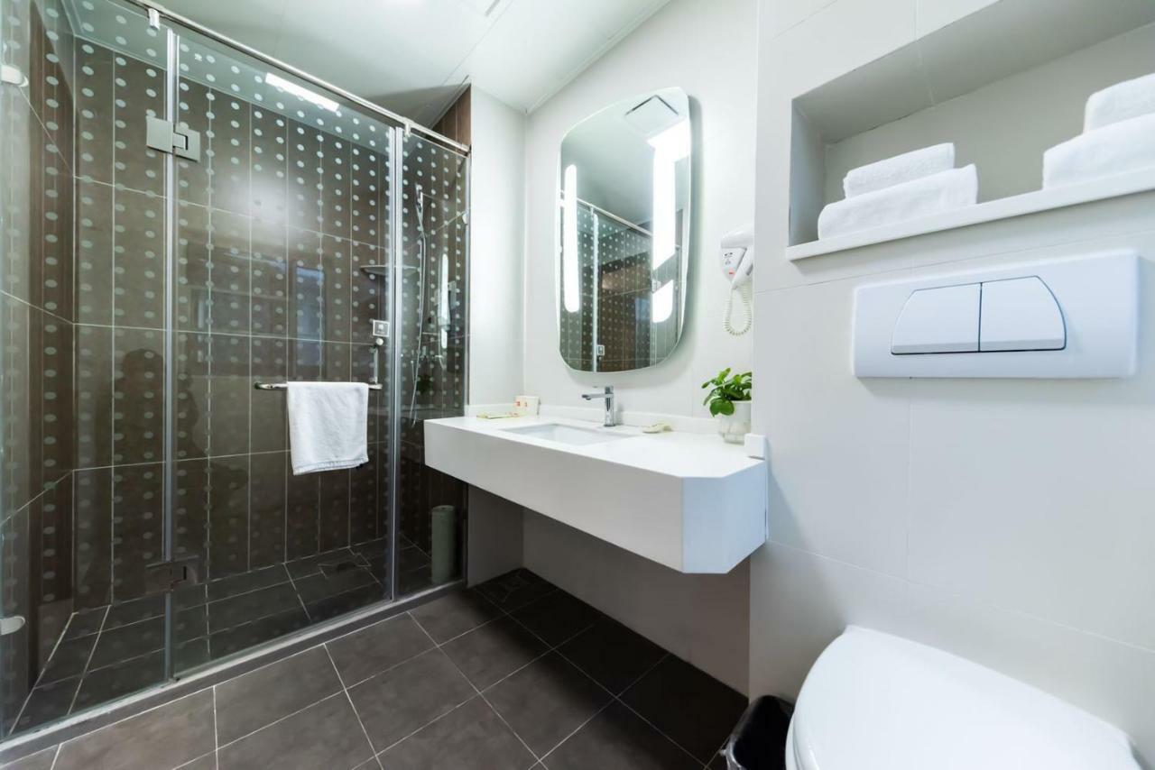 Отель Ibis Wuxi Yixing South Renmin Rd Экстерьер фото