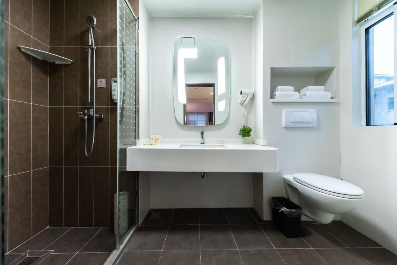 Отель Ibis Wuxi Yixing South Renmin Rd Экстерьер фото